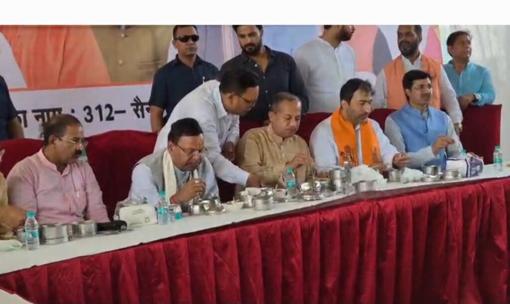 मेरठ में बीजेपी प्रदेश अध्यक्ष पंकज चौधरी का भव्य स्वागत, मन की बात कार्यक्रम में हुए शामिल, जनसंघ के 106 वर्षीय कार्यकर्ता से भी की मुलाकात